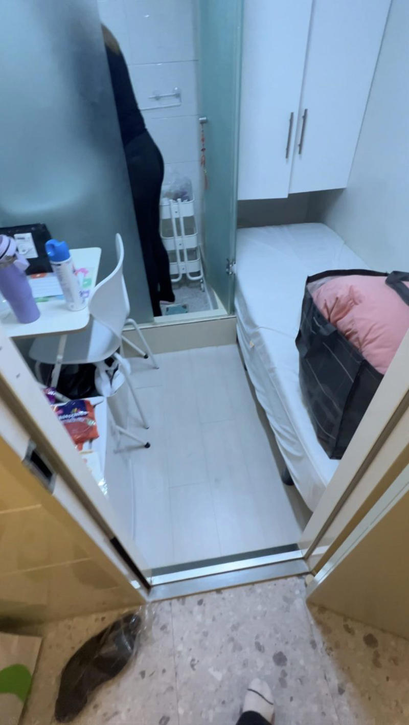 'It's comfortable and convenient' Freeing myself from hoarding, Living in a goshiwon, Changing lifestyle, 'It's comfortable and convenient'