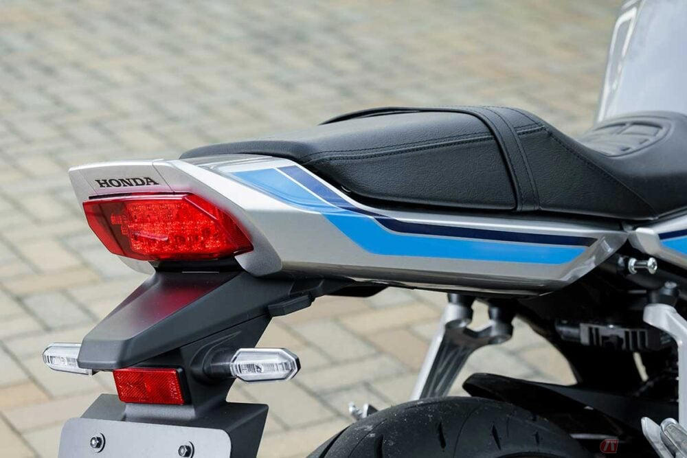 スポーツバイクには普通の装備？, （大）昔は無いのが普通だった, 思いっきり打ち出したカワサキ, 短いテールカウルが今風？