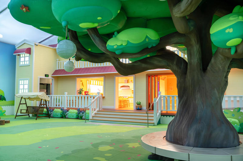 1. There are no rides , 2. No photos allowed , 3. It’s a guided, immersive experience , 4. Time with the characters is limited , 5. The kids will love it