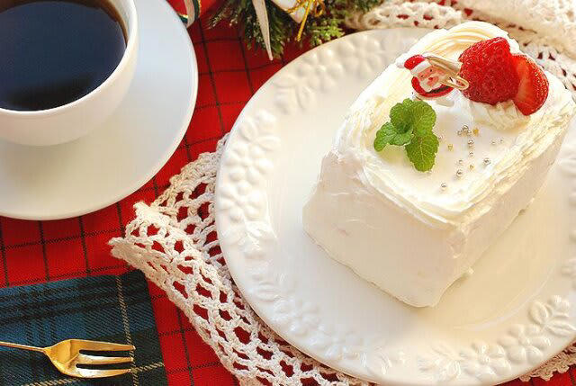 簡単レアチーズカップケーキ, 簡単レアチーズカップケーキの材料（110mlのカップ6個分・約249kcal／1人分）, 簡単レアチーズカップケーキの作り方（調理時間：約10分（冷やす時間を除く））, 牛乳パックで簡単クリスマスケーキ, 牛乳パックで簡単クリスマスケーキの材料（長方形のスポンジケーキ1台・約373kcal／2分の1カット）, 牛乳パックで簡単クリスマスケーキの作り方（調理時間：約20分（冷ます時間は除く））, ふわふわ紅茶のシフォンケーキ, ふわふわ紅茶のシフォンケーキの材料（4号 直径13cm紙型1台分・約271kcal／4分の1カット）, ふわふわ紅茶のシフォンケーキの作り方（調理時間：約25分（冷ます時間は除く））