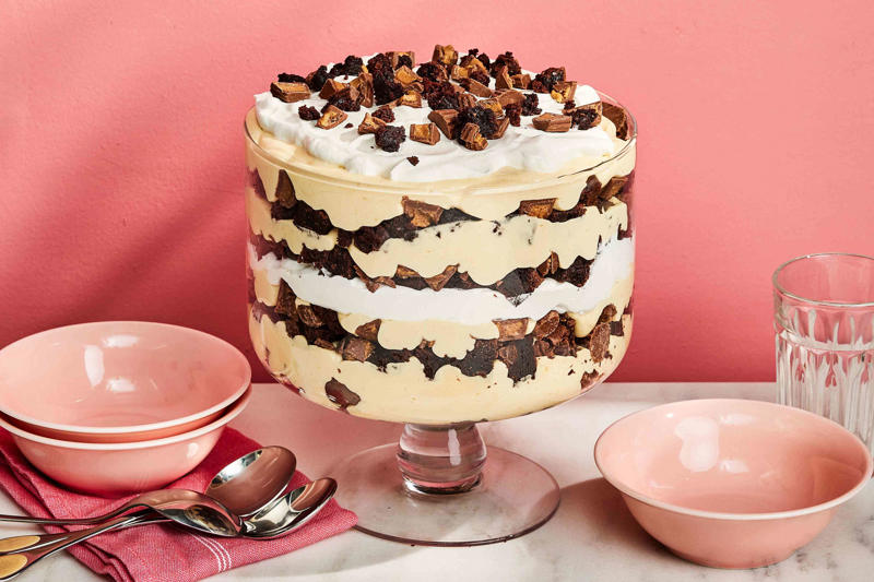Can Be Made In Advance, Showstopping Display, Crowd-Pleasing Flavors, A Touch Of Nostalgia, Easy To Make, Prepare The Components, Assemble The Trifle