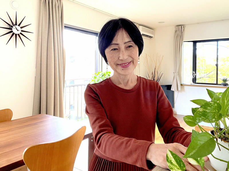 心が軽くなる片付けの始め方, 1：「捨てなきゃ」から「手放せたらいいな」へ言葉を変える, 2：1日1個、今日の自分が決める“ひとつだけ整理”, 3：思い出の品はスキャン・写真にしてデータ化, 4：迷うものは“保留カゴ”へ。今すぐ決めない勇気, 5：買う前に置き場所を考える, 小さな習慣が“暮らし”を変える