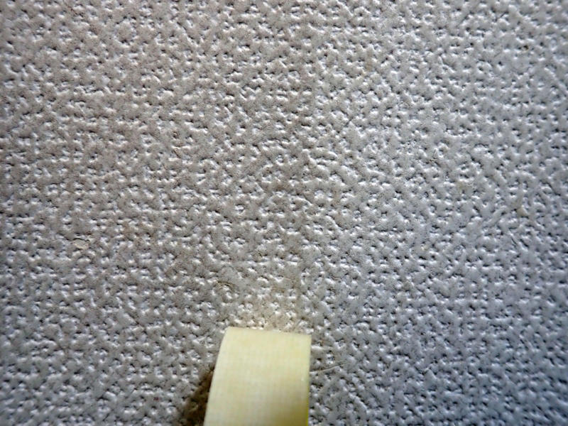 壁に付着しているホコリを取る, 中性洗剤で“やさしく”落とす（9割はこれでOK）, 水拭きからの乾拭き, 頑固な黒ずみにはメラミンスポンジ, マスキングテープを剥がしてみると……, 落ちないケース（見極めポイント）