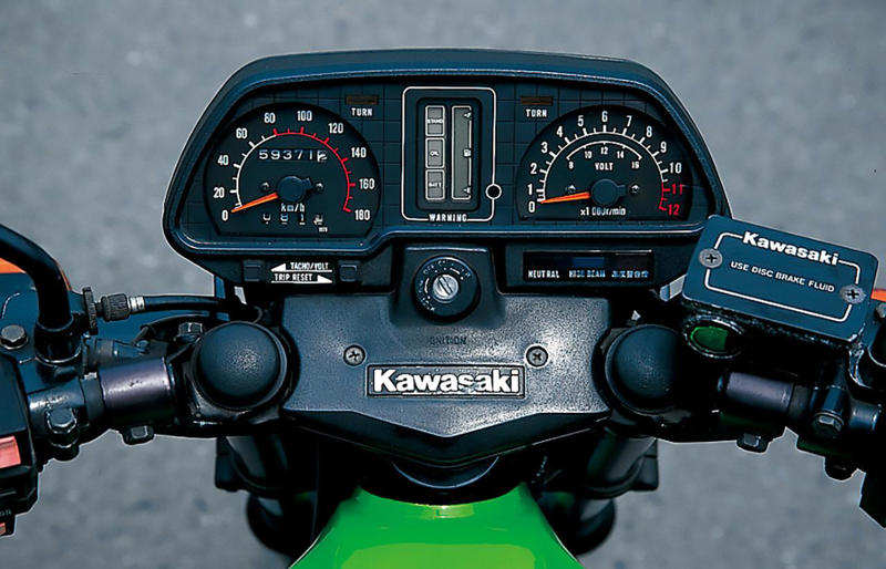 カワサキ「Z400GP」（1982年）の概要, カワサキ「Z400GP」（1982年）の各部装備・ディテール解説, カワサキ「Z400GP」（1982年）のカタログ, カワサキ「Z400GP」（1982年）の主なスペック・当時価格, 関連のおすすめ記事