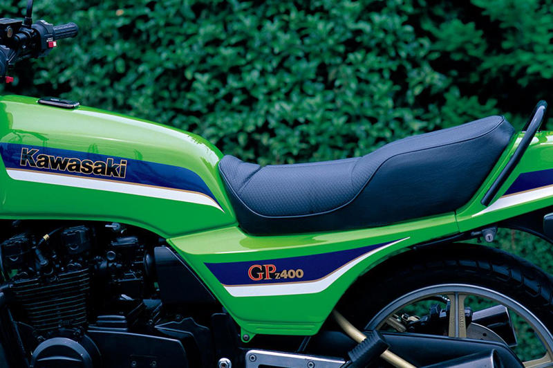 カワサキ「Z400GP」（1982年）の概要, カワサキ「Z400GP」（1982年）の各部装備・ディテール解説, カワサキ「Z400GP」（1982年）のカタログ, カワサキ「Z400GP」（1982年）の主なスペック・当時価格, 関連のおすすめ記事