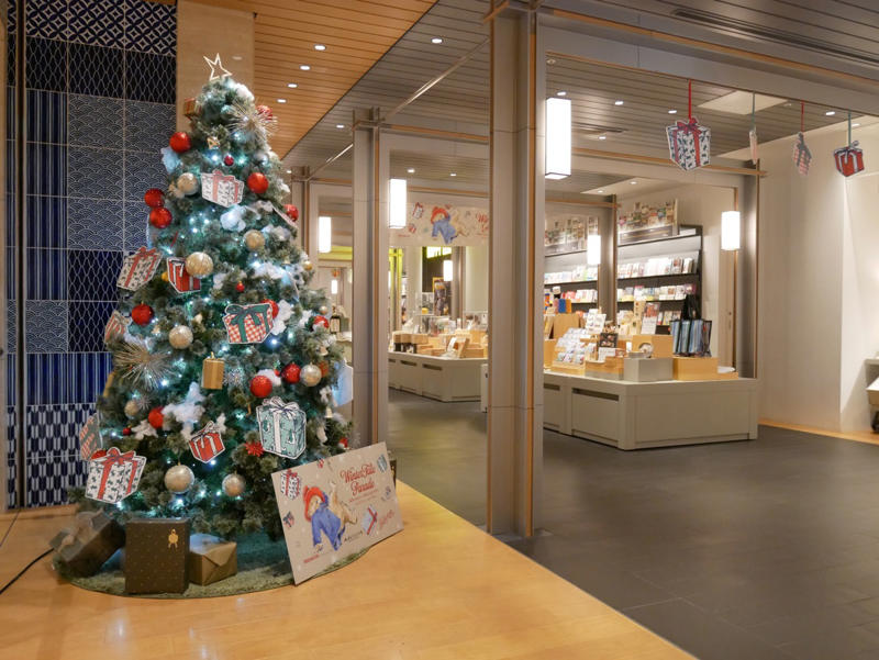 【パディントンが日本橋にやってきた！】, 【パディントン™グッズにまみれたい〜っ！】, 【重ね押しスタンプラリーが楽しい！】, 【コラボグルメも見逃せないっ】, 【クリスマスマーケットで特別な冬を】, 【パディントン™と日本橋冒険しよう】
