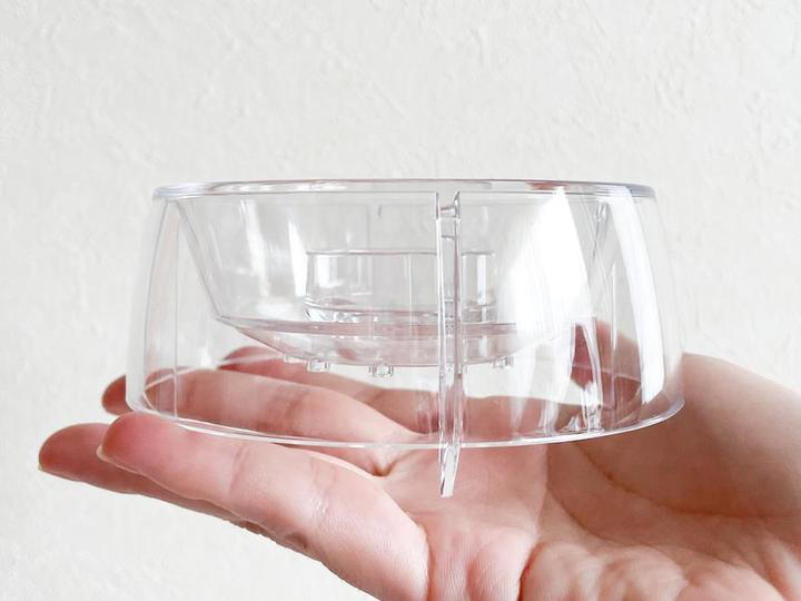 穴が空いたカップ、これは一体？, まずは、水を注いでみた, 小鍋からお湯を注いでも、本当に大丈夫？, ドリップアシストを使わずに淹れてみたら……, 他社のドリッパーでも使えたよ