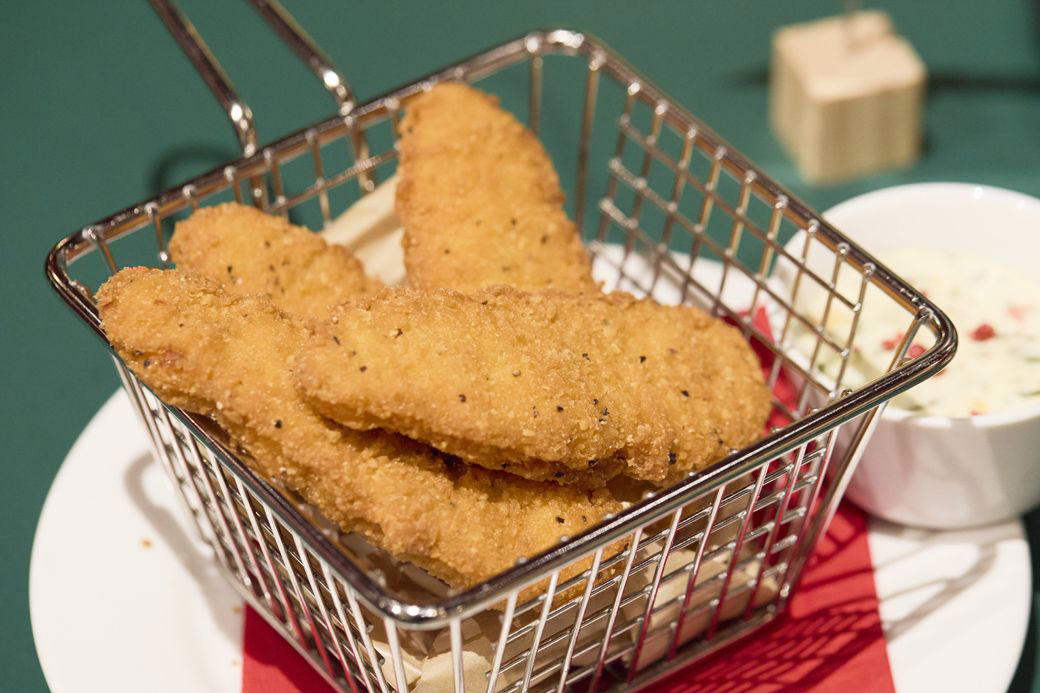 KFCのクリスマスキャンペーンは1974年から始まった, オススメレシピ3選をご紹介！, ナゲットから染み出すガーリックオイルが…, 期間限定で展開した「KFC Christmas Restaurant」, 「KFCレストラン」で食べられるメニューも