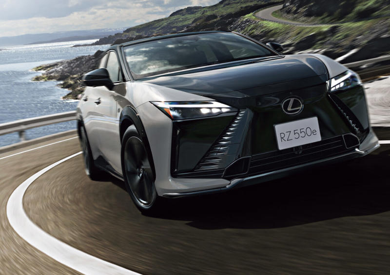 LEXUS、「RZ」の新型モデルを発売するとともに、LEXUS Electrified Programのサービス内容を拡充, 「RZ」新型モデルの主な特長, BEVシステムを全面刷新し、基本性能を徹底的に追求, LEXUSならではの走りの味の深化と新しいドライビング体験の提供, 運転する楽しさをもたらす“F SPORT”をラインアップに追加, Lexus International Lexus Electrified 開発責任者 井藤 進矢, RZ 主要諸元（従来モデル比較）, メーカー希望小売価格, レクサス充電ステーションを博多、軽井沢に開設, レクサス販売店での充電サービスを強化