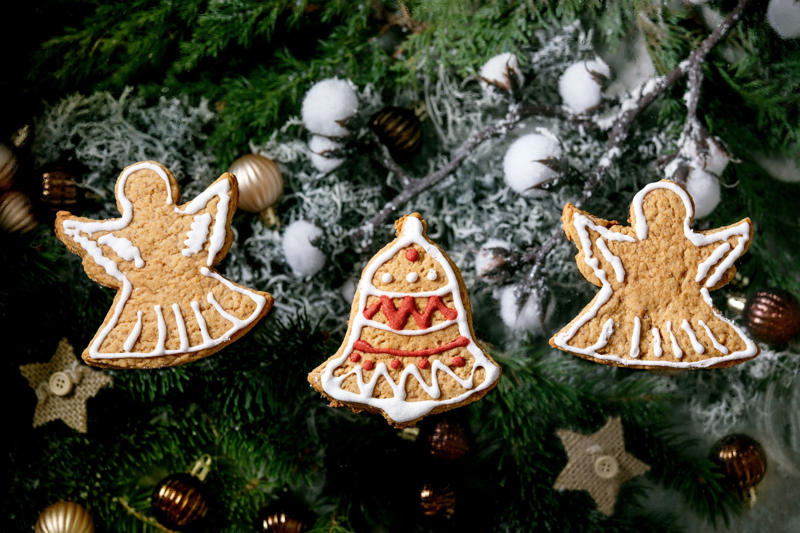 The best sweet treats to make at home for the holidays Candy cane cake pops, Polar bear cupcakes, Festive truffles, Red velvet cupcakes, Strawberry Santas, Chocolate mocha cupcakes, Christmas tree cakes, White chocolate Christmas bark, Eggnog cheesecake, Chai snowflake cookies, Gingerbread cake with eggnog frosting, Chocolate yule log cake, Candy cane cake, Hanging cookies, Rocky road fudge, Cranberry pie, Cookie tree, Red velvet trifle, Gingerbread hot chocolate, Reindeer cookies, Gingerbread loaf cake, Jam sandwich cookies, Baileys chocolate mousse, Pumpkin mousse, Maple pecan cheesecake, Orange liqueur cake, Pear and cranberry tart, Pumpkin babka