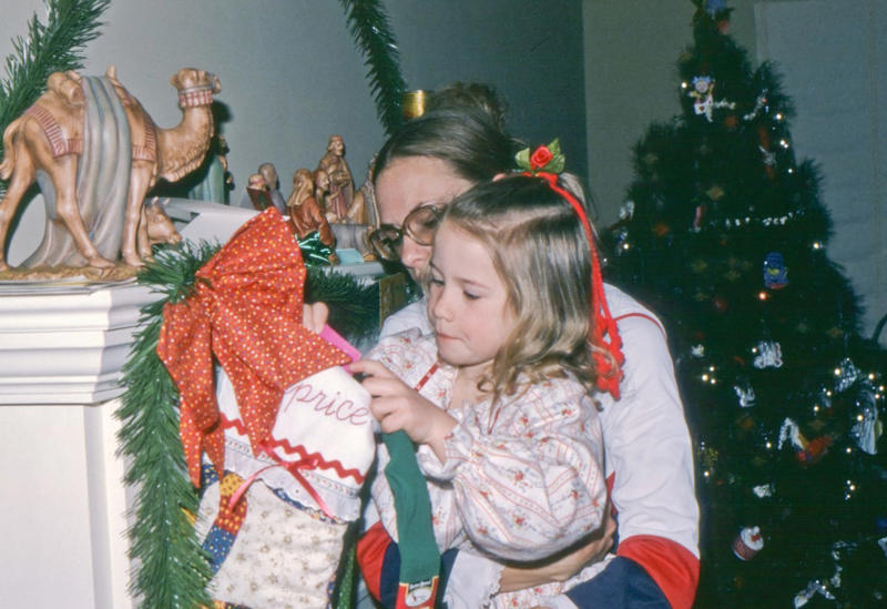 2) Opening the stockings 2) Opening the stockings, 8) Caroling, 10) Skating, 15) Roasted chestnuts, 17) Nativity scene, 18) Church services
