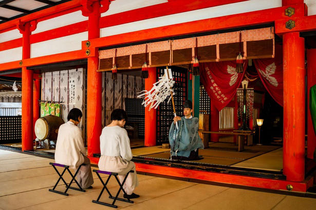 1.【界 出雲】八百万の神々が集う出雲で運を開く「出雲大社お詣り支度プラン」, 2.【界 鬼怒川】世界遺産、日光東照宮で新年の活力を得る「日光東照宮特別祈祷プラン」, 3.【界 霧島】創建約1500年、国宝「霧島神宮」で特別祈願「霧島開運旅2026」, 4.【界 長門】山口県名産のふぐと、開湯伝説ゆかりの寺での厄除け祈願「厄除け開運ふく滞在」, 5.【青森屋】7体のねぶた七福神が出迎え、福を招くイベント「わっつど開運まつり」, 6.【星のや富士】富士山の雄大な自然の中で願う開運「富士山麓の開運ステイ」, 7.【星のや沖縄】生命力あふれる太陽の光の下で、健やかな1年と福運を願う「吉祥若太陽(わかてぃだ)滞在」