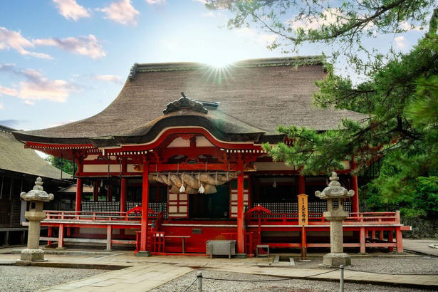 1.【界 出雲】八百万の神々が集う出雲で運を開く「出雲大社お詣り支度プラン」, 2.【界 鬼怒川】世界遺産、日光東照宮で新年の活力を得る「日光東照宮特別祈祷プラン」, 3.【界 霧島】創建約1500年、国宝「霧島神宮」で特別祈願「霧島開運旅2026」, 4.【界 長門】山口県名産のふぐと、開湯伝説ゆかりの寺での厄除け祈願「厄除け開運ふく滞在」, 5.【青森屋】7体のねぶた七福神が出迎え、福を招くイベント「わっつど開運まつり」, 6.【星のや富士】富士山の雄大な自然の中で願う開運「富士山麓の開運ステイ」, 7.【星のや沖縄】生命力あふれる太陽の光の下で、健やかな1年と福運を願う「吉祥若太陽(わかてぃだ)滞在」