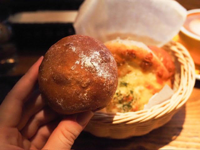 この街に、焼きたてのパンを届けたい, 静かな朝を狙ったはずが…！？, ひと口で心を掴まれる、BéBéパン, 思わず胸が温まる。温かな接客にほっこり, les joues de BéBé（レ ジュ ド べべ）