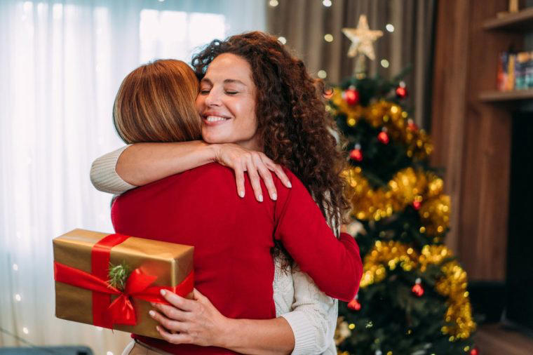 Don’t arrive exactly on time, Do bring a gift – but don’t bring flowers, Do consider seating arrangements carefully, Do ask, don’t tell, Don’t bring an uninvited plus-one, Do keep a reserve of emergency gifts, Do RSVP to events with an exit time, Don’t apologise for the food, Don’t let on you dislike a present, Do be considerate of generational differences, Don’t show off every dish you can cook', Don’t be too proud to ask for help
