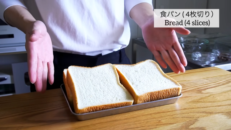 ・材料（ドーナツ4個分）, 1．食パンをコップでくり抜く, 2．1の両面に油を染み込ませる, 3．160℃のトースターで5分焼く, 4．片面焼けたら裏返し、もう3分焼く, 5．グラニュー糖をまぶす, 6．生クリームにグラニュー糖を加えて泡立てる, 7．絞り袋に生クリームを詰める, 8．パンに穴をあけて生クリームを絞ったら完成
