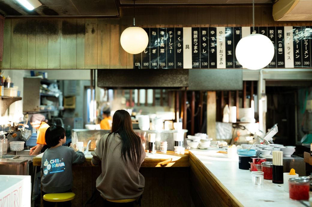 49年変わらぬ価格を守る「博多ラーメン はかたや」, 1分32秒で出てくるラーメン, 軽やかなスープと、止まらない細麺, 替え玉と、多様な客層, 「しっかりしてよ、毎日食べに行きたいんやけん」, 変わらない一杯が、ここにある