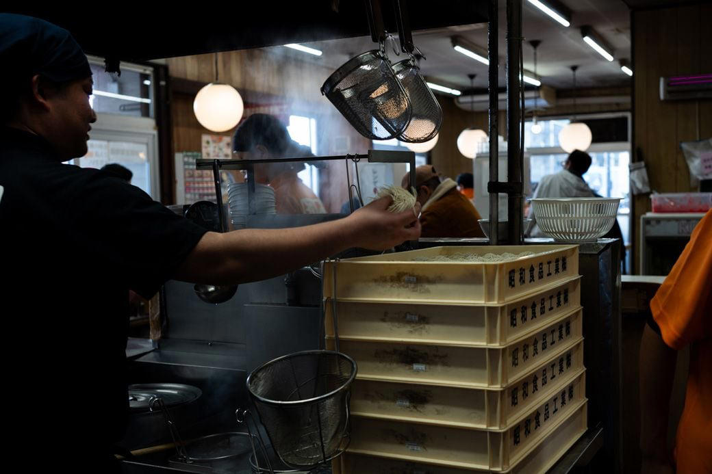 49年変わらぬ価格を守る「博多ラーメン はかたや」, 1分32秒で出てくるラーメン, 軽やかなスープと、止まらない細麺, 替え玉と、多様な客層, 「しっかりしてよ、毎日食べに行きたいんやけん」, 変わらない一杯が、ここにある