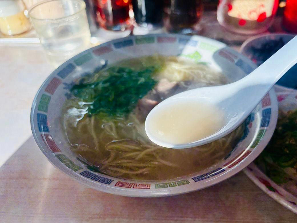 49年変わらぬ価格を守る「博多ラーメン はかたや」, 1分32秒で出てくるラーメン, 軽やかなスープと、止まらない細麺, 替え玉と、多様な客層, 「しっかりしてよ、毎日食べに行きたいんやけん」, 変わらない一杯が、ここにある