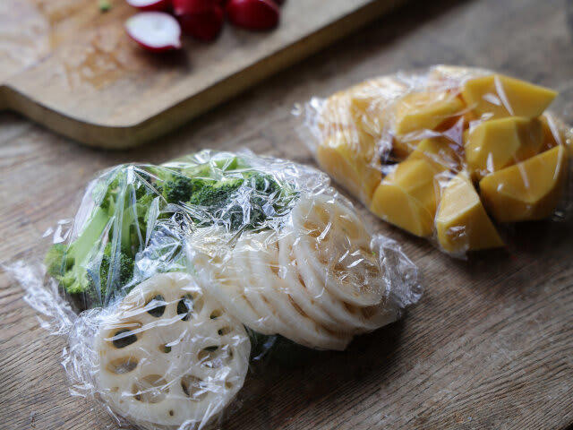 彩り野菜とソーセージのジャーマンポテトを作るのにかかる時間, 彩り野菜とソーセージのジャーマンポテトのカロリー, 彩り野菜とソーセージのジャーマンポテトのレシピ, 彩り野菜とソーセージのジャーマンポテトの材料（2人分）, 彩り野菜とソーセージのジャーマンポテトの作り方