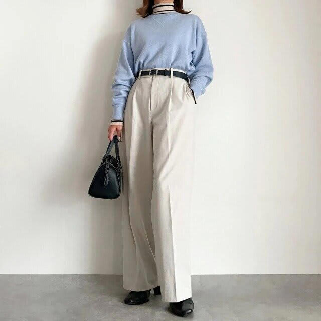 大人気コラボ「UNIQLO：C」の名品ニットを使い倒す着回しコーデ紹介♪, チェックシャツでカジュアルダウンコーデ, シャツレイヤードでラフさときちんと感を両立！, タートルネック合わせで冬までしっかり活躍, ブラウン×キャメルの大人なリラックスコーデ, デニム合わせでつくる大人可愛い冬スタイル, ブルーシャツで旬の配色にアップデート