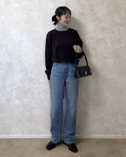 大人気コラボ「UNIQLO：C」の名品ニットを使い倒す着回しコーデ紹介♪, チェックシャツでカジュアルダウンコーデ, シャツレイヤードでラフさときちんと感を両立！, タートルネック合わせで冬までしっかり活躍, ブラウン×キャメルの大人なリラックスコーデ, デニム合わせでつくる大人可愛い冬スタイル, ブルーシャツで旬の配色にアップデート