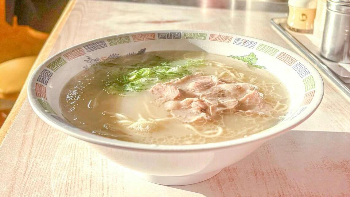 49年変わらぬ価格を守る「博多ラーメン はかたや」, 1分32秒で出てくるラーメン, 軽やかなスープと、止まらない細麺, 替え玉と、多様な客層, 「しっかりしてよ、毎日食べに行きたいんやけん」, 変わらない一杯が、ここにある