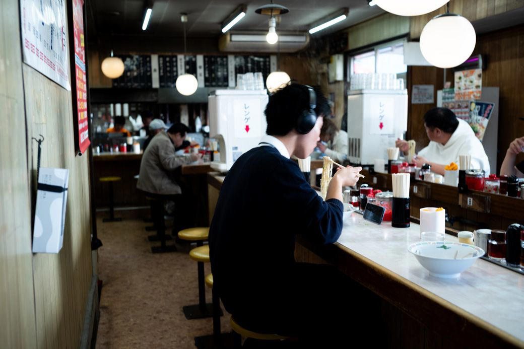49年変わらぬ価格を守る「博多ラーメン はかたや」, 1分32秒で出てくるラーメン, 軽やかなスープと、止まらない細麺, 替え玉と、多様な客層, 「しっかりしてよ、毎日食べに行きたいんやけん」, 変わらない一杯が、ここにある
