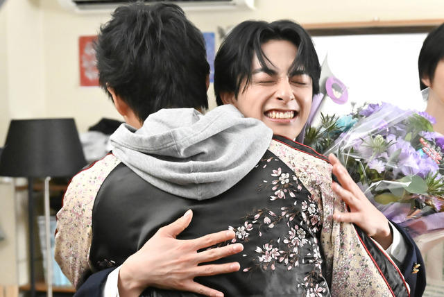 「来月くらいから（続編を）撮り始めても」大泉洋、再結集に意欲!?, ディーン・フジオカ「心の中で永遠に咲き続ける」, 北村匠海＆新原泰佑＆向里祐香ら【Young3】も笑顔でクランクアップ, キャスト8名クランクアップコメント全文