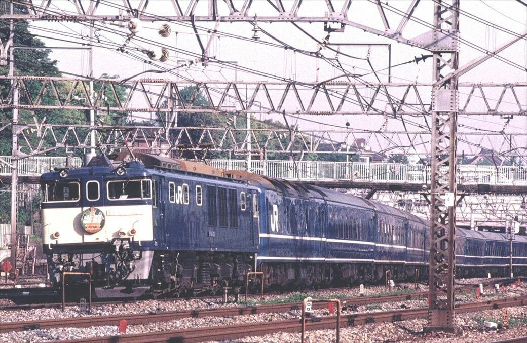 勾配路線用の青い電気機関車, 中央本線を舞台に大活躍, 早朝の「山手貨物線」の思い出, EF64形のラストスパート
