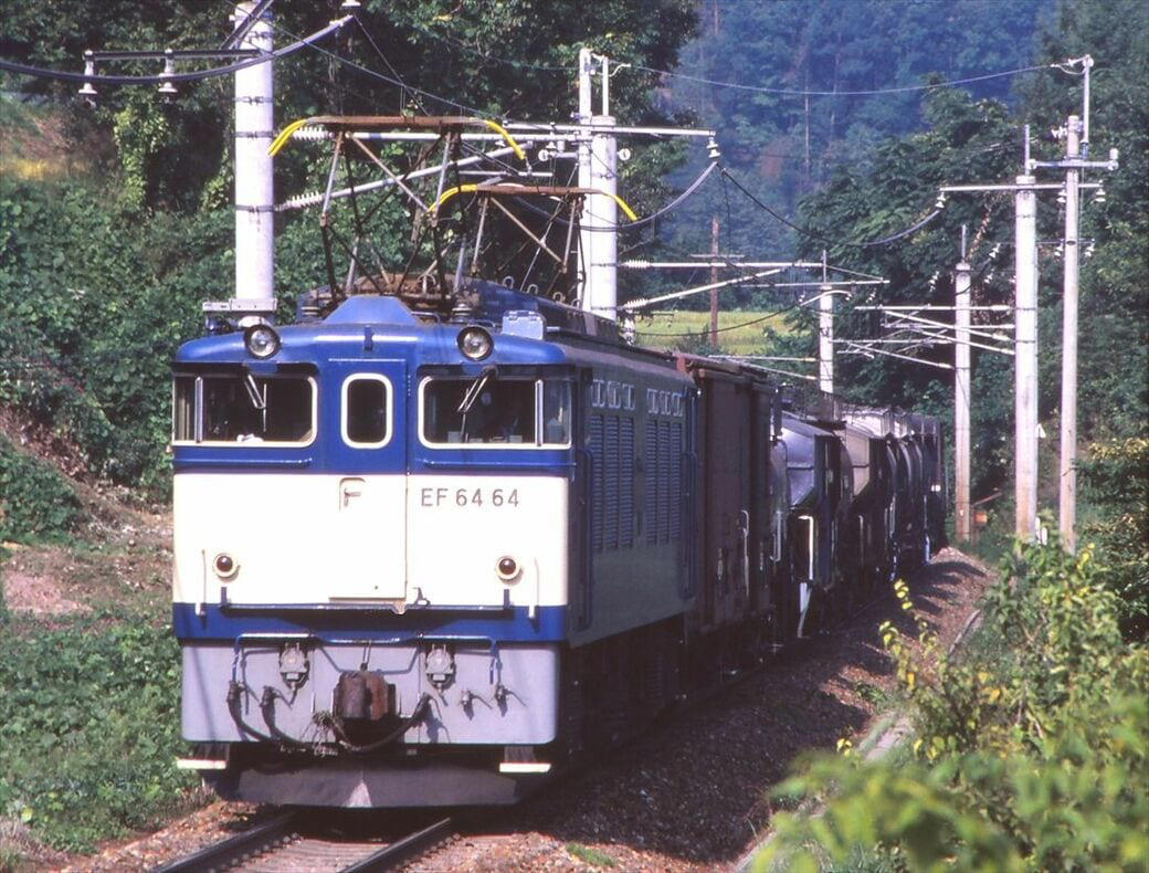 勾配路線用の青い電気機関車, 中央本線を舞台に大活躍, 早朝の「山手貨物線」の思い出, EF64形のラストスパート