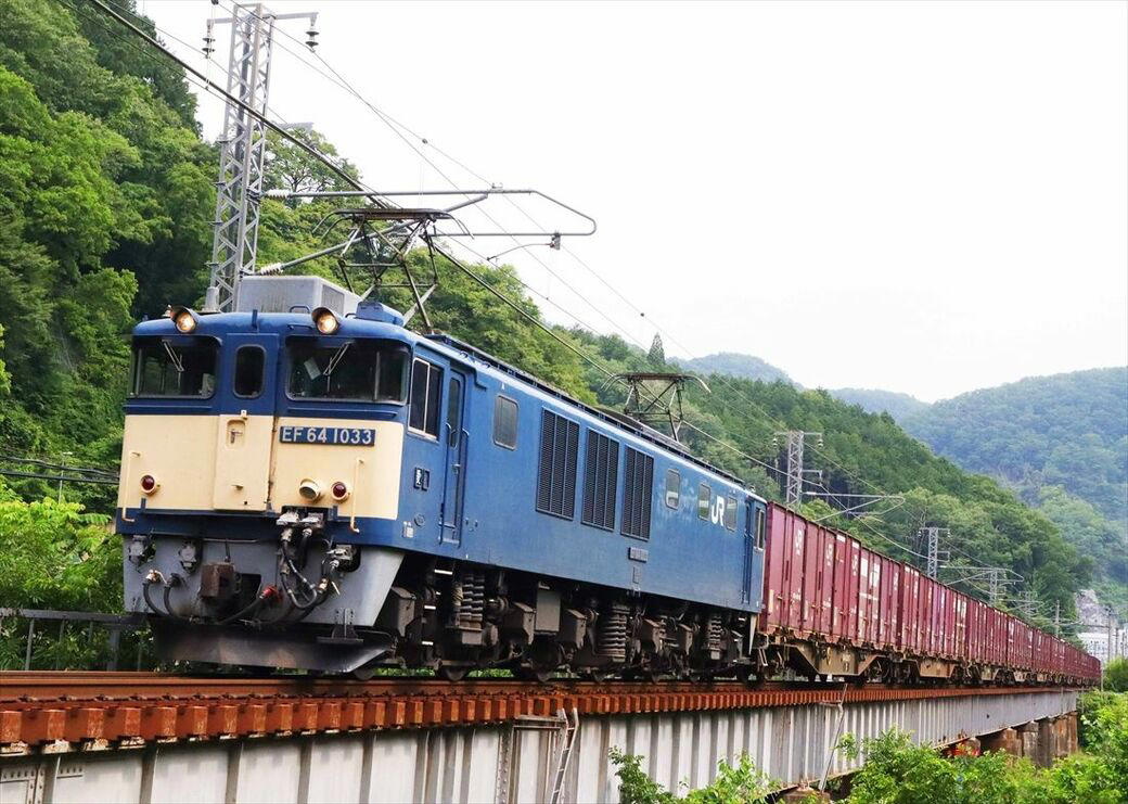 勾配路線用の青い電気機関車, 中央本線を舞台に大活躍, 早朝の「山手貨物線」の思い出, EF64形のラストスパート
