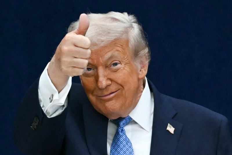 白人ミリオネア大歓迎, 富裕層向けのビザを発行, その名も「トランプ・ゴールドカード」, 「じつにエキサイティング！」, 条件は100万ドルの支払い, 企業が申請する場合は200万ドル, プラチナカード取得には500万ドル, 申請手続きに1万5,000ドル, 「富裕層向けのグリーンカード」, 米国市民権を申請する権利も, 「500万ドルはお買い得だよ」, 現政権に覆される米国の移民制度, 一部の移民に関して侮蔑的な発言も, ソマリアは「どうしようもない国」, 「第三世界」からの移民受け入れを停止, 2018年にも侮蔑的発言を行っていた, 北欧から移民を送ってくれ