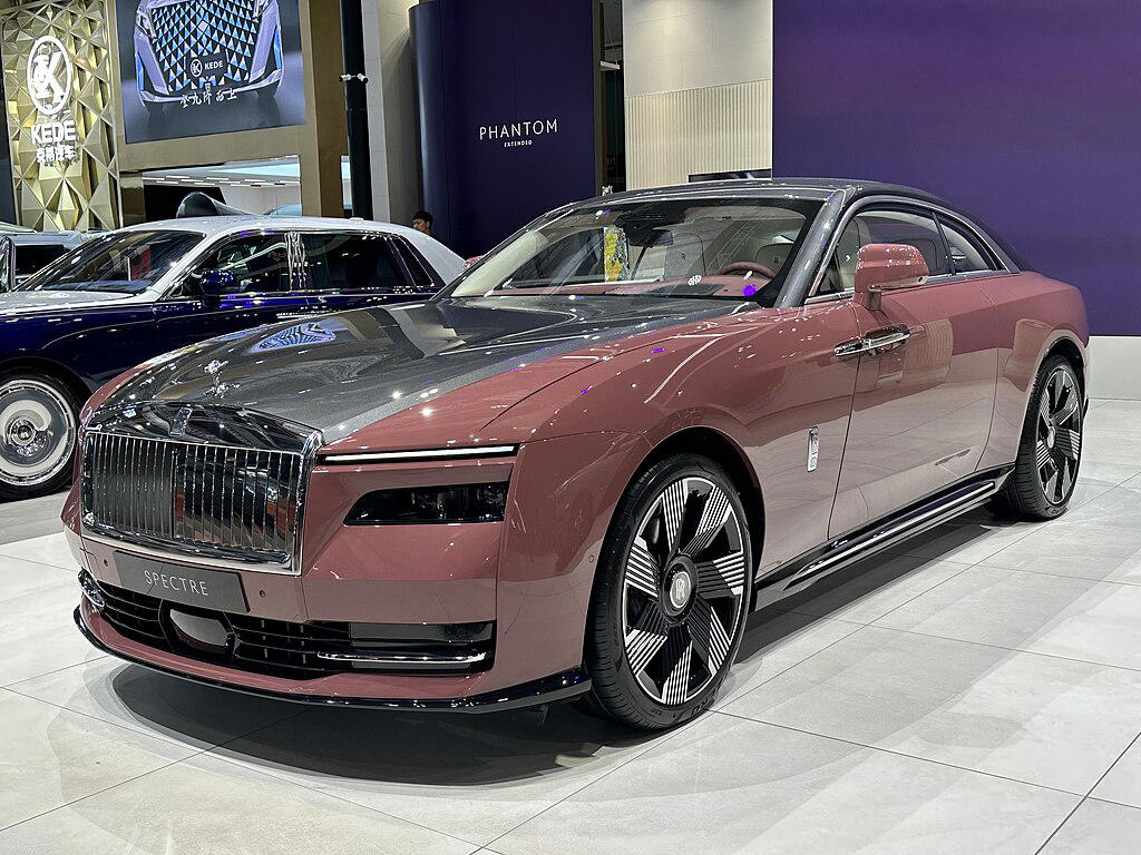 Lucid Air Sapphire , Mercedes-Benz EQS , BMW i7 , Porsche Taycan Turbo S , Rolls-Royce Spectre , Tesla Model S Plaid , Genesis Electrified G80 , Cadillac Celestiq , Mercedes-Benz EQE , Lotus Emeya , Jaguar I-PACE , Audi e-tron GT , Maserati GranTurismo Folgore , BMW i5 , Nio ET9