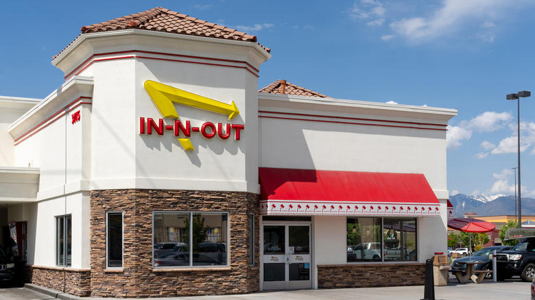 21. Jack in the Box, 20. White Castle, 19. Burger King, 18. Carl's Jr., 17. McDonald's, 16. Wendy's, 15. Checkers/Rally's, 14. Freddy's, 13. Smashburger, 12. Red Robin, 11. Steak 'n Shake, 10. Fatburger, 9. Bareburger, 8. Whataburger, 7. 7th Street Burger, 6. BurgerFi, 5. Habit Burger and Grill, 4. Culver's, 3. Shake Shack, 2. Five Guys, 1. In-N-Out Burger
