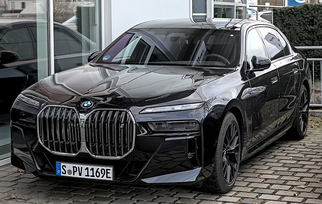 Lucid Air Sapphire , Mercedes-Benz EQS , BMW i7 , Porsche Taycan Turbo S , Rolls-Royce Spectre , Tesla Model S Plaid , Genesis Electrified G80 , Cadillac Celestiq , Mercedes-Benz EQE , Lotus Emeya , Jaguar I-PACE , Audi e-tron GT , Maserati GranTurismo Folgore , BMW i5 , Nio ET9