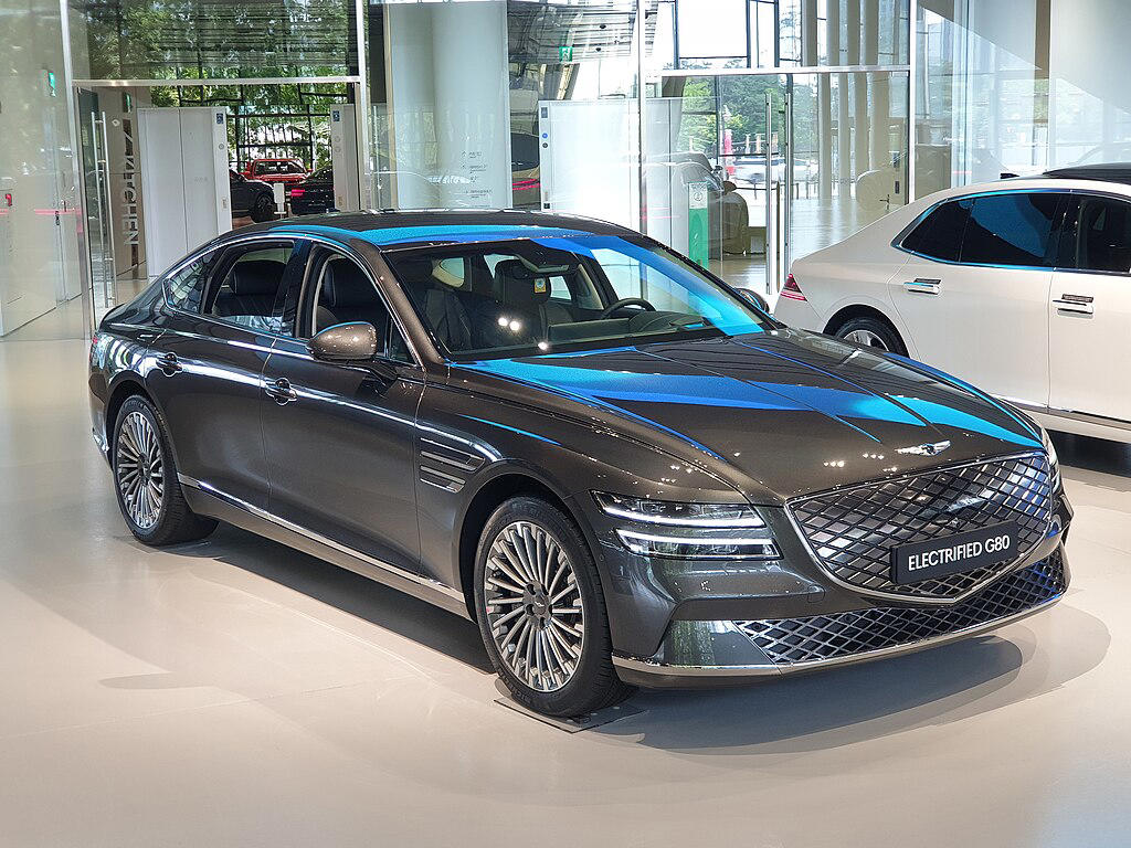 Lucid Air Sapphire , Mercedes-Benz EQS , BMW i7 , Porsche Taycan Turbo S , Rolls-Royce Spectre , Tesla Model S Plaid , Genesis Electrified G80 , Cadillac Celestiq , Mercedes-Benz EQE , Lotus Emeya , Jaguar I-PACE , Audi e-tron GT , Maserati GranTurismo Folgore , BMW i5 , Nio ET9