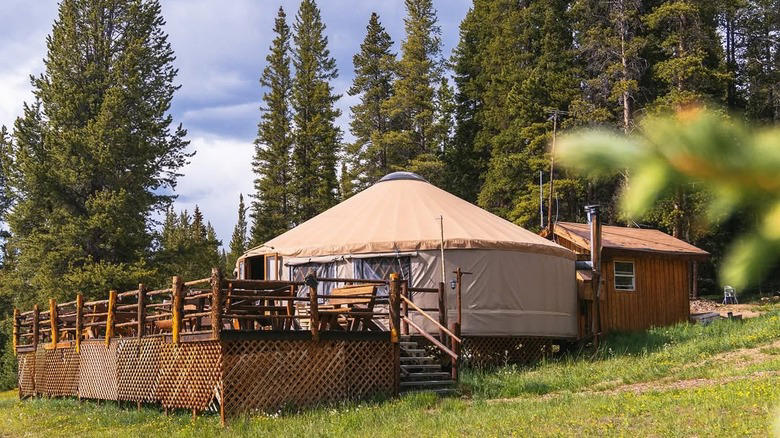 The Havasupai Tribal Cafe (Supai, Arizona), Hell's Backbone Grill & Farm (Boulder, Utah), Magic Meadows Yurt (Crested Butte, Colorado), Seven Glaciers (Anchorage, Alaska), Little A'Le'Inn (Rachel, Nevada), The Lost Kitchen (Freedom, Maine), Crowbar Cafe & Saloon (Shoshone, California), The Saltry Restaurant (Halibut Cove, Alaska), Tennessee Pass Cookhouse (Leadville, Colorado), Pizza Pi VI (Saint Thomas, US Virgin Islands), Montana Dinner Yurt (Big Sky, Montana), Cabbage Key Inn & Restaurant (Cabbage Key, Florida), The Crystal Restaurant, Grand Canyon Caverns (Peach Springs, Arizona)