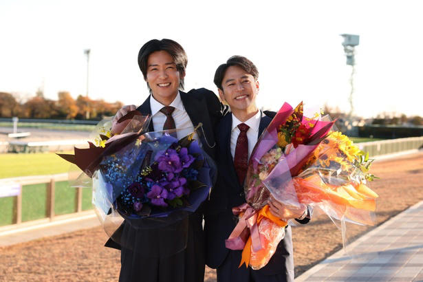 妻夫木聡主演で描く、20年間の奇跡の物語, 妻夫木聡＆目黒蓮、夕陽に包まれクランクアップ, 妻夫木聡コメント「1人ひとりの愛が本当にビシビシ伝わってきた」, 目黒蓮コメント「素敵な作品、現場に出会えて幸せだった」, 松本若菜コメント「この作品に携われたことを、本当に誇りに思う」