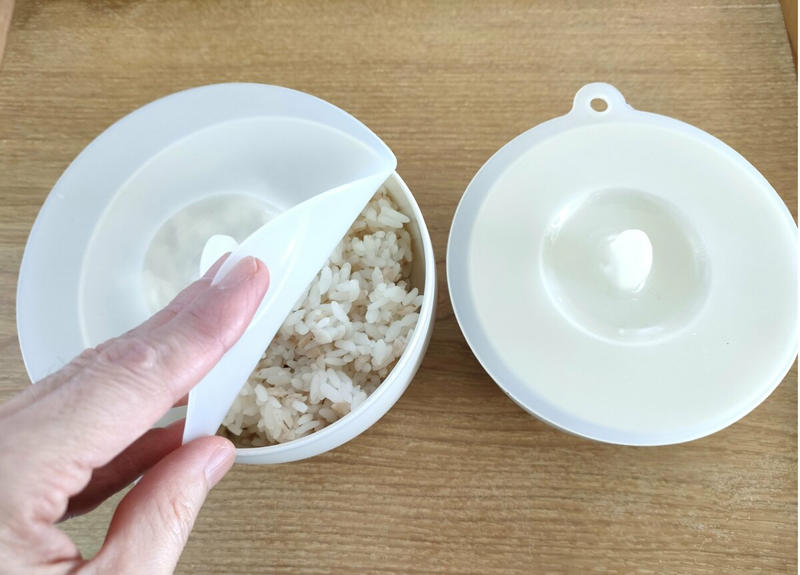 被せるだけでラクちん！シリコン製のフタ, レンジOK。小鉢にもなるフタつき容器, 大小さまざまなサイズ展開。使いやすい保存容器, 古典的！ちょうどよいサイズの「皿」を乗せる, 食べ物を包むときは「アルミホイル」で代用