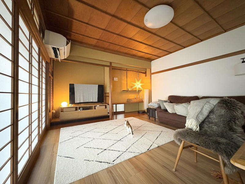 1：掃除をラクにするため、ものは少なく・床置きしない, 2：お気に入りのほうきを「手に取りやすい場所に置く」, 3：洗顔後の「ついでふき掃除」で水回りのきれいを保つ, 4：汚れが軽いうちに、ちょこちょこ掃除を習慣化。洗剤や掃除道具を手放せた, 5：「やめられる掃除」はないか考える。障子はプラスチック製に