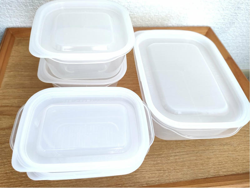 被せるだけでラクちん！シリコン製のフタ, レンジOK。小鉢にもなるフタつき容器, 大小さまざまなサイズ展開。使いやすい保存容器, 古典的！ちょうどよいサイズの「皿」を乗せる, 食べ物を包むときは「アルミホイル」で代用