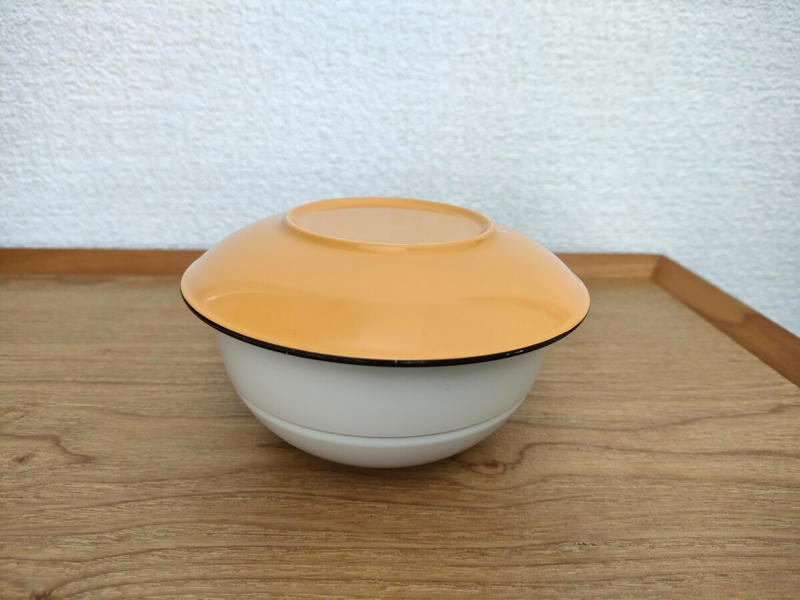 被せるだけでラクちん！シリコン製のフタ, レンジOK。小鉢にもなるフタつき容器, 大小さまざまなサイズ展開。使いやすい保存容器, 古典的！ちょうどよいサイズの「皿」を乗せる, 食べ物を包むときは「アルミホイル」で代用