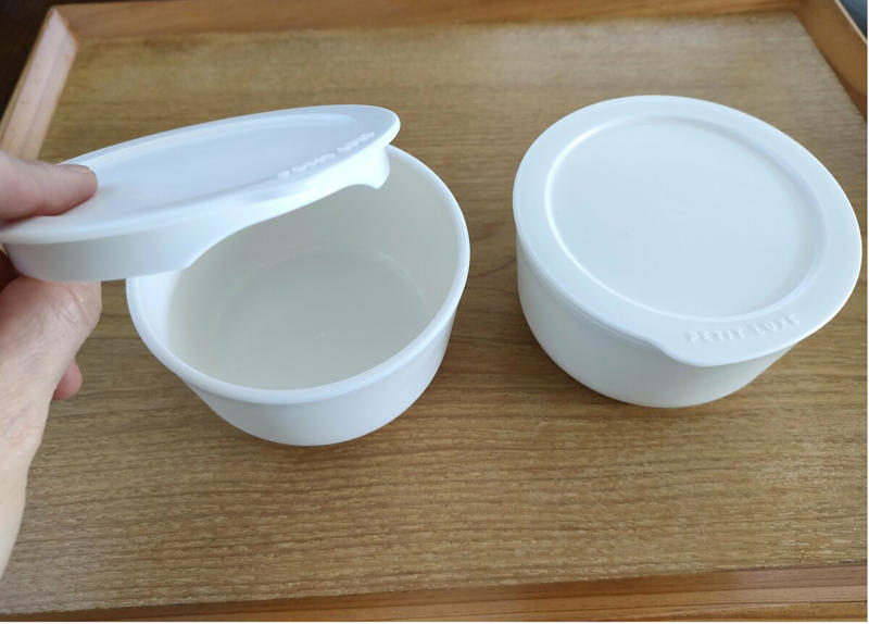 被せるだけでラクちん！シリコン製のフタ, レンジOK。小鉢にもなるフタつき容器, 大小さまざまなサイズ展開。使いやすい保存容器, 古典的！ちょうどよいサイズの「皿」を乗せる, 食べ物を包むときは「アルミホイル」で代用