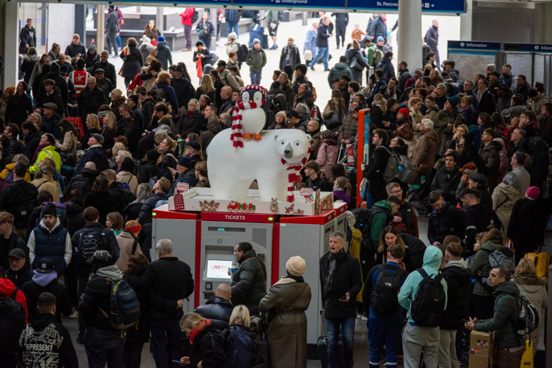 List of railway works over Christmas and New Year , Latest London news , Luton Airport strikes, Heathrow Airport strikes, London travel disruption over Christmas