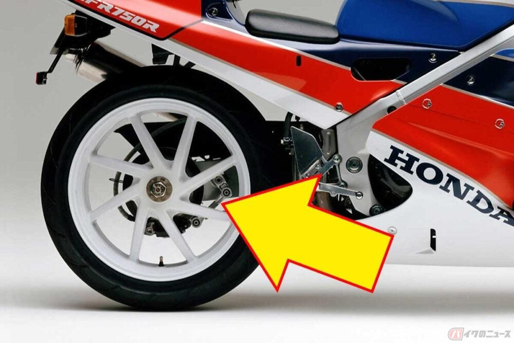 スイングアームは「両持ち」が一般的？, 「elf」とホンダとの協力から生まれた, 片持ちのメリットは？, BMWバイクは片持ち率が高い!?