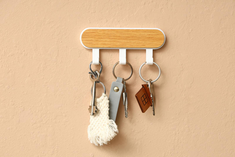Key rack Cookbook, Spice rack, Reed diffuser, Electric candles, Bottle of special liquor, Wine glasses, Frying pan, Good old-fashioned radio, Fire extinguisher, Lazy Susan, IKEA voucher, Throw blanket, Kitchen towels, Key rack, Coffee table book, Coasters, Board game set, Elegant serving tray, Dustpan and brush set, Cooking gloves, Tool set, House portrait