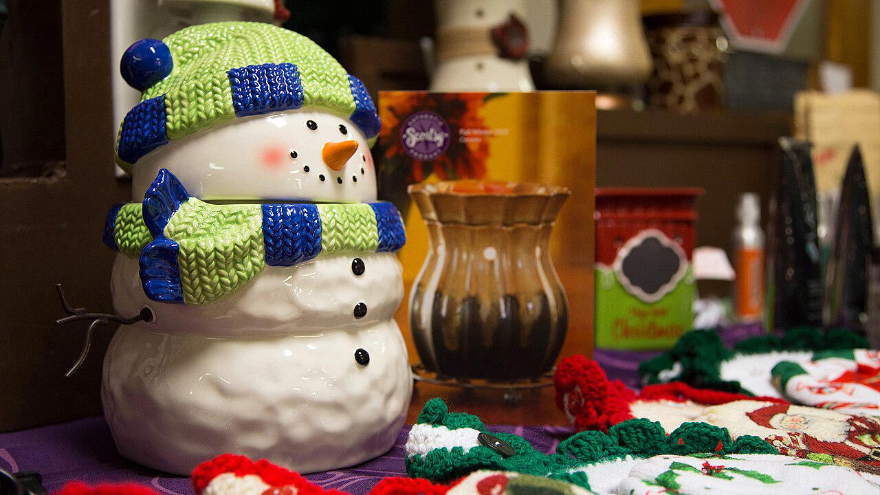 Novelty Cookie Jars With Character 7 Vintage Kitchen Items from Grandma’s House Now Worth a Fortune, Jadeite Mixing Bowls And Dinnerware, Patterned Pyrex Nesting Bowls, Midcentury Cast Iron Skillets, Colorful Enamel Stockpots And Dutch Ovens, Retro Stand Mixers In Pastel Shades, Novelty Cookie Jars With Character, Metal Bread Boxes And Canister Sets
