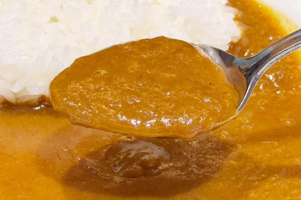 「マイカリー食堂」朝カレーは3メニュー、ルウは2種類, 割安感に感じる「企業側の強い意思」, オリジナルモーニングカレー540円を食す, カレーも人気の松屋が手がけ、店舗数は爆増中, 併設店だからこそ！ 選択肢の多い朝食が食べられる喜び, カレーも玉子かけごはんもアリ。券売機を眺めワクワク