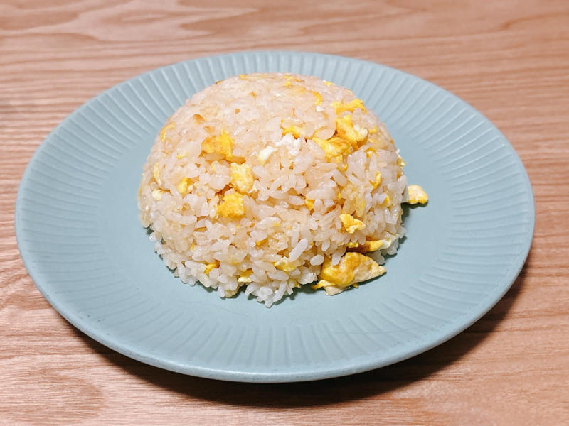 手順1．フライパンにマヨネーズを入れます, 手順2．ごはんをマヨネーズで炒めます, 手順3．ごはんを寄せて、といた卵を流し入れて炒め合わせます, 手順4．味付けをしたら完成！